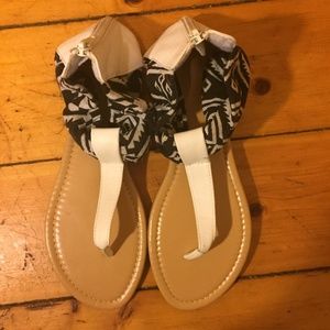 Eighty 4 Aztec Print Sandals Like New
